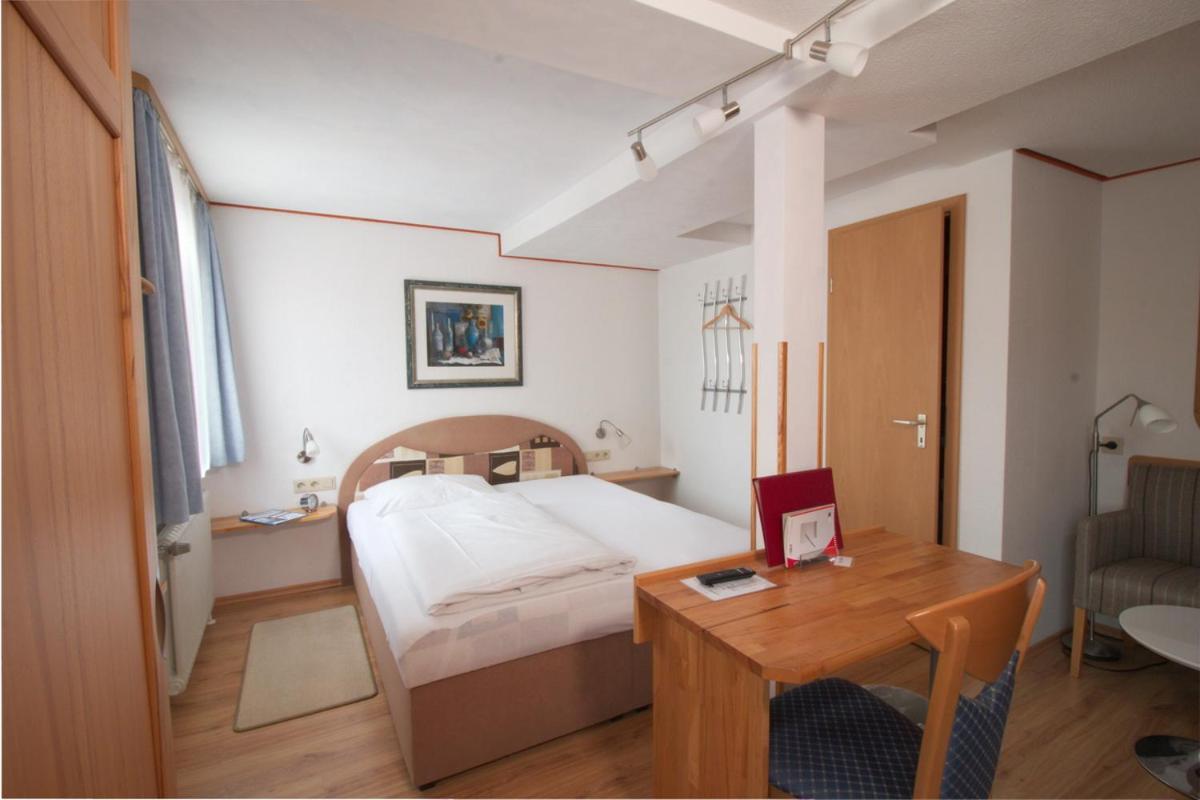 Hotel Venezia ทือบิงเงิน ภายนอก รูปภาพ