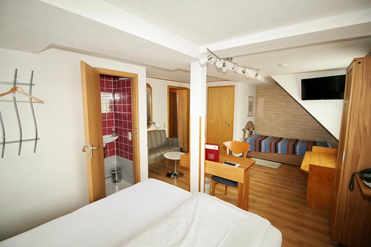 Hotel Venezia ทือบิงเงิน ภายนอก รูปภาพ