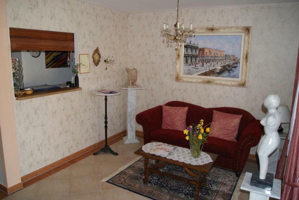 Hotel Venezia ทือบิงเงิน ภายนอก รูปภาพ